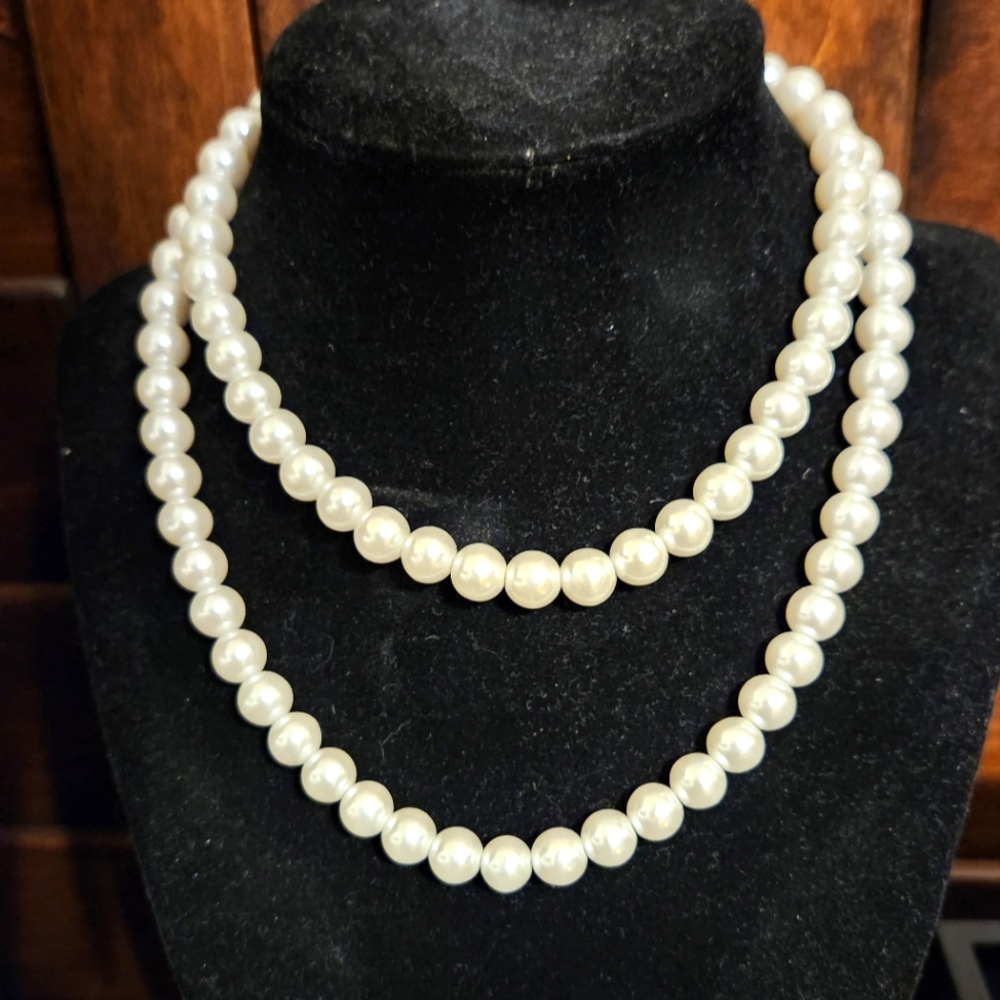 Faux pearl necklace with 2 hair accessories